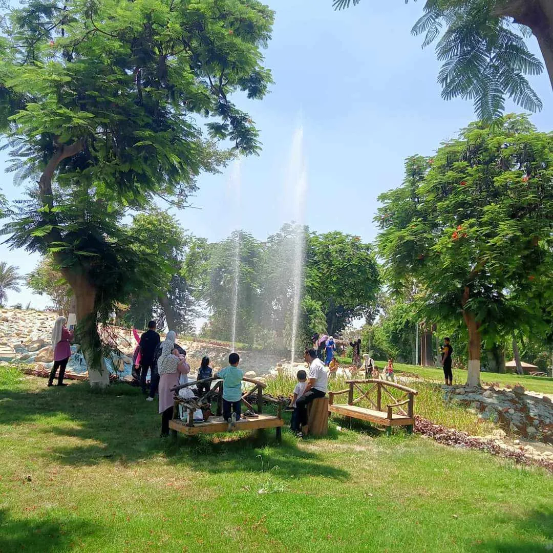  توافد المواطنين على حدائق القناطر في ثالث أيام العيد