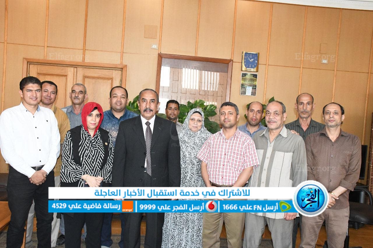 محافظ الفيوم يكرم سكرتير عام المحافظة لبلوغه المعاش