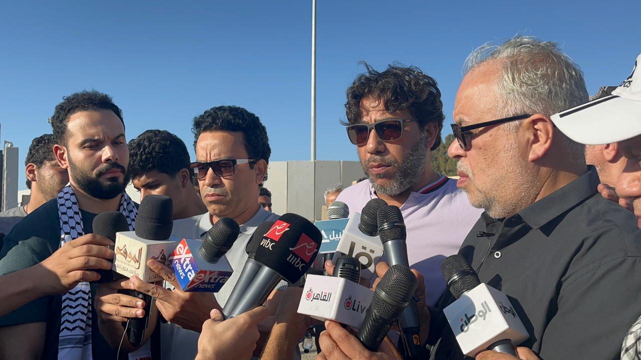 وفد نقابة الممثلين بمعبر رفح