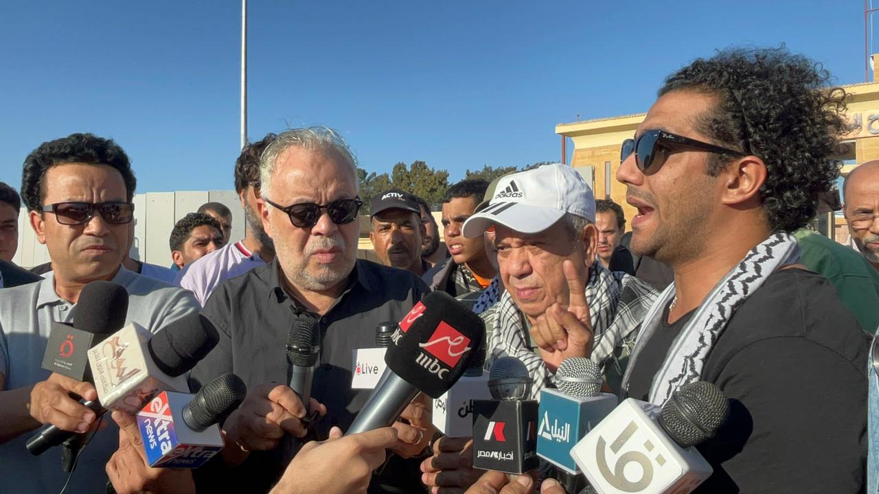 وفد نقابة الممثلين بمعبر رفح