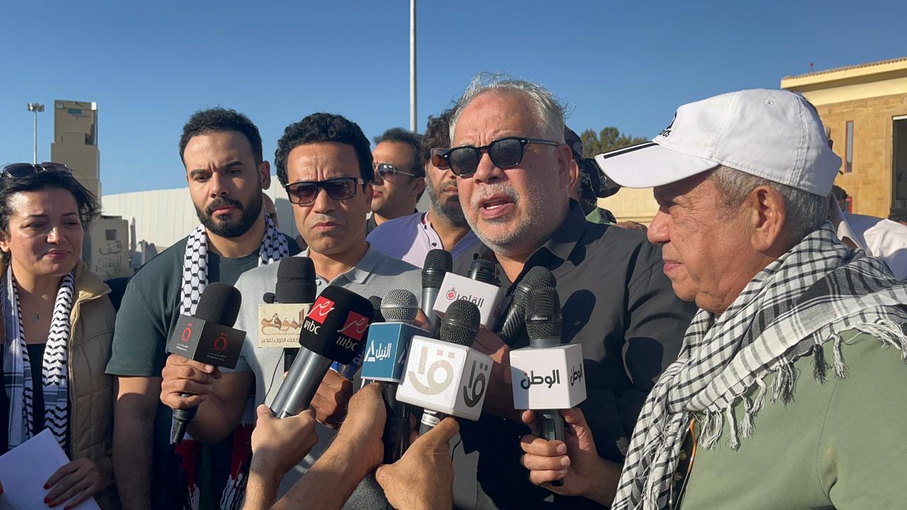 وفد نقابة الممثلين بمعبر رفح