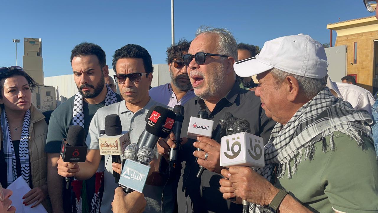 وفد نقابة الممثلين بمعبر رفح