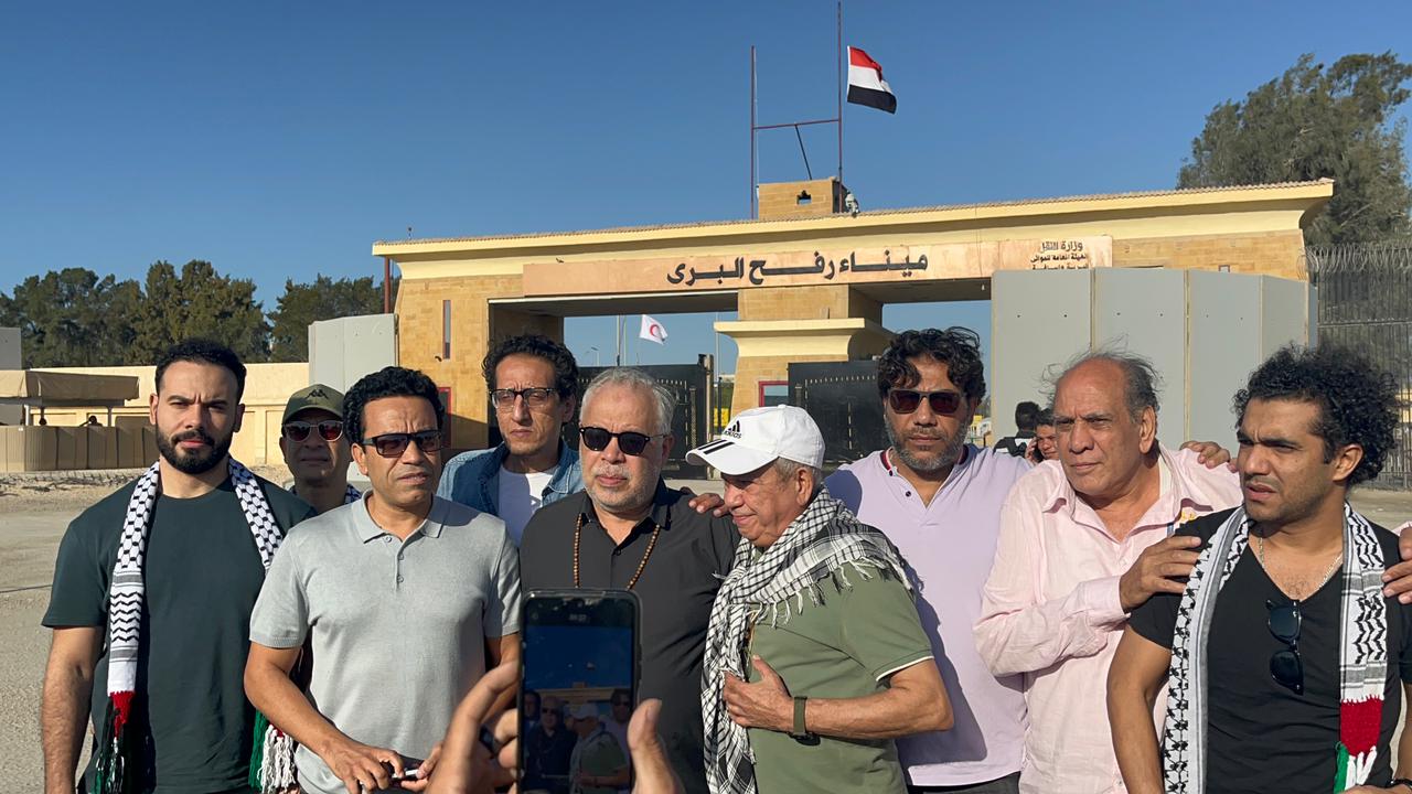 وفد نقابة الممثلين بمعبر رفح