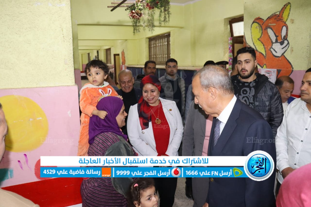 محافظ القليوبية مع الناخبين