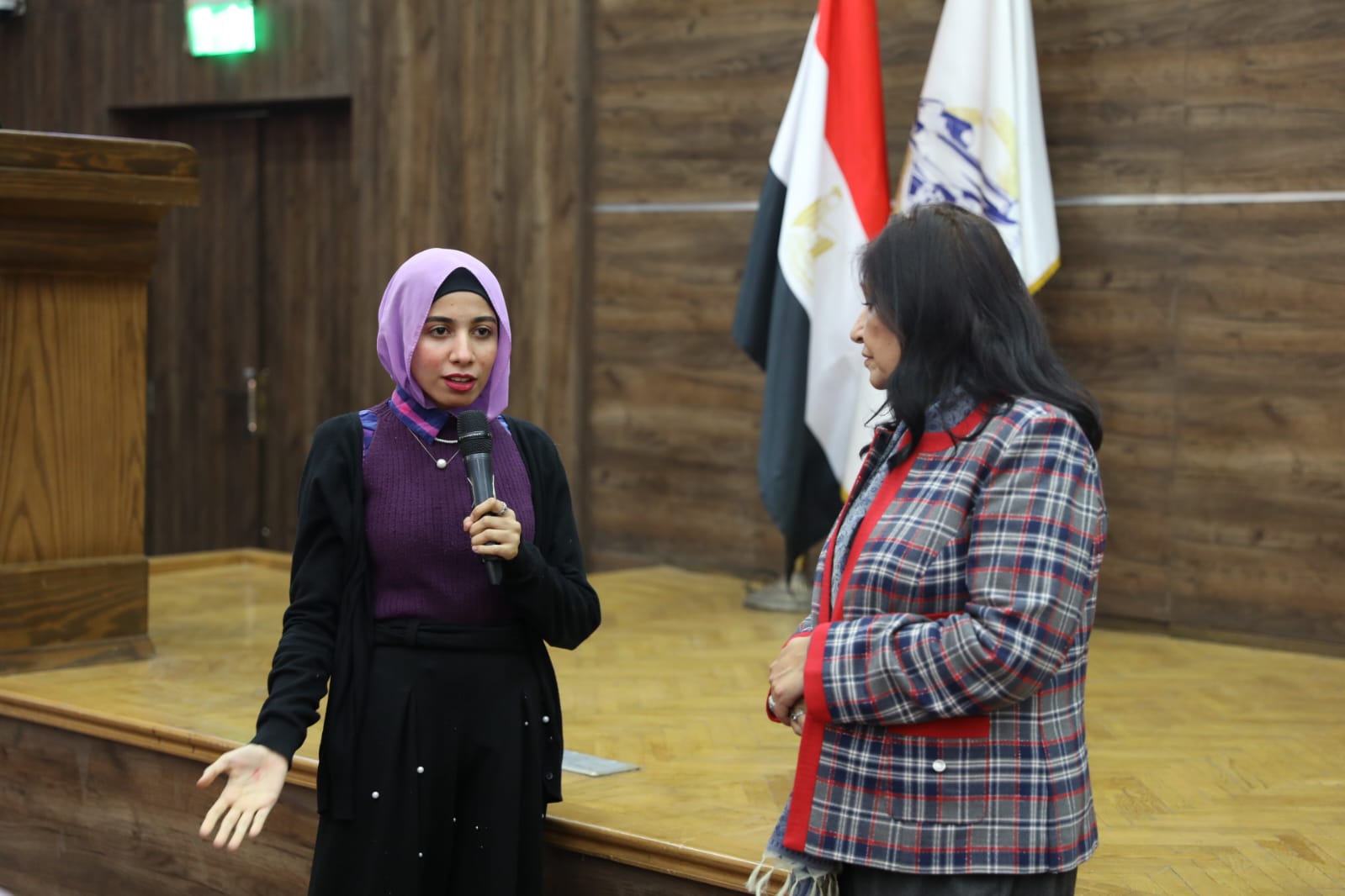 جانب من الندوة 