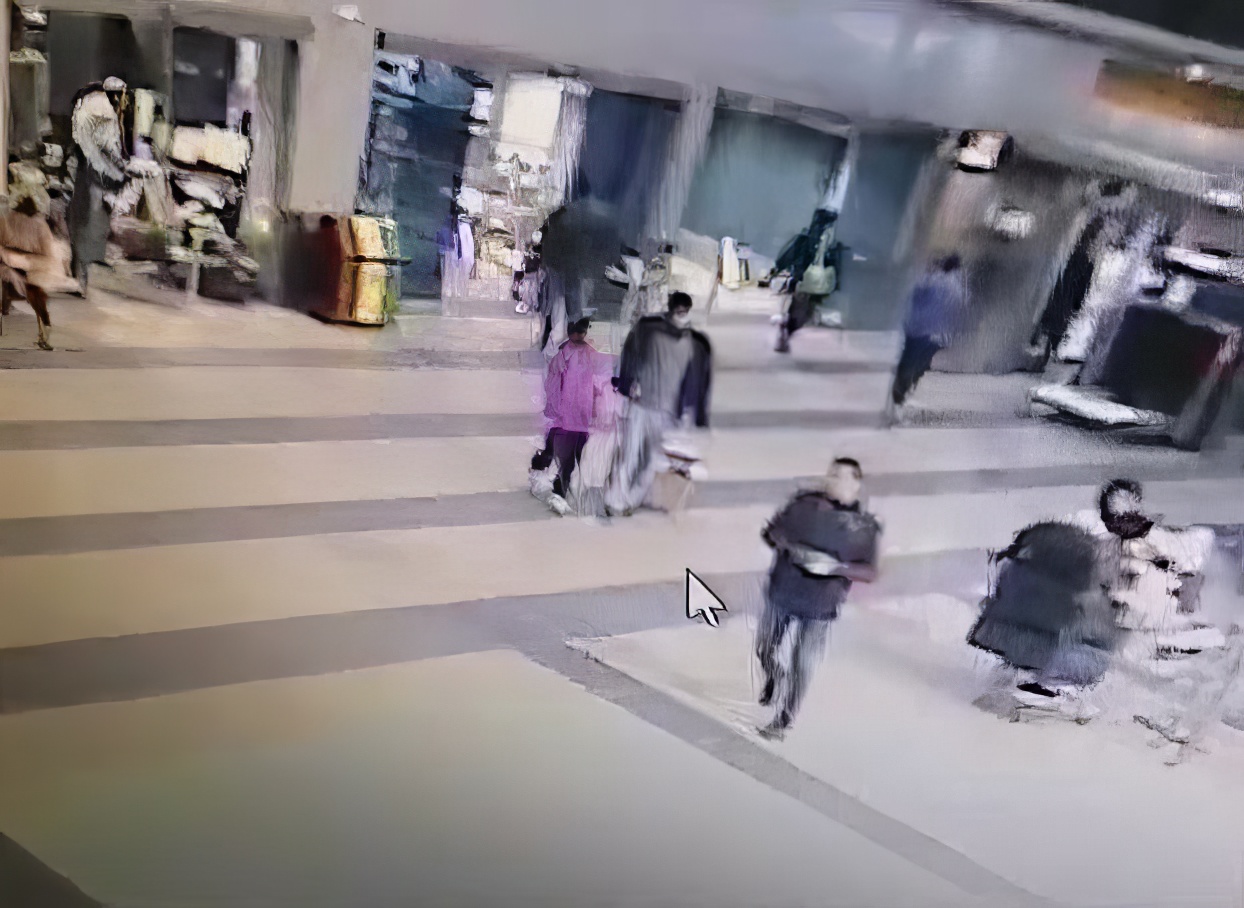 اصطحاب طفلتين