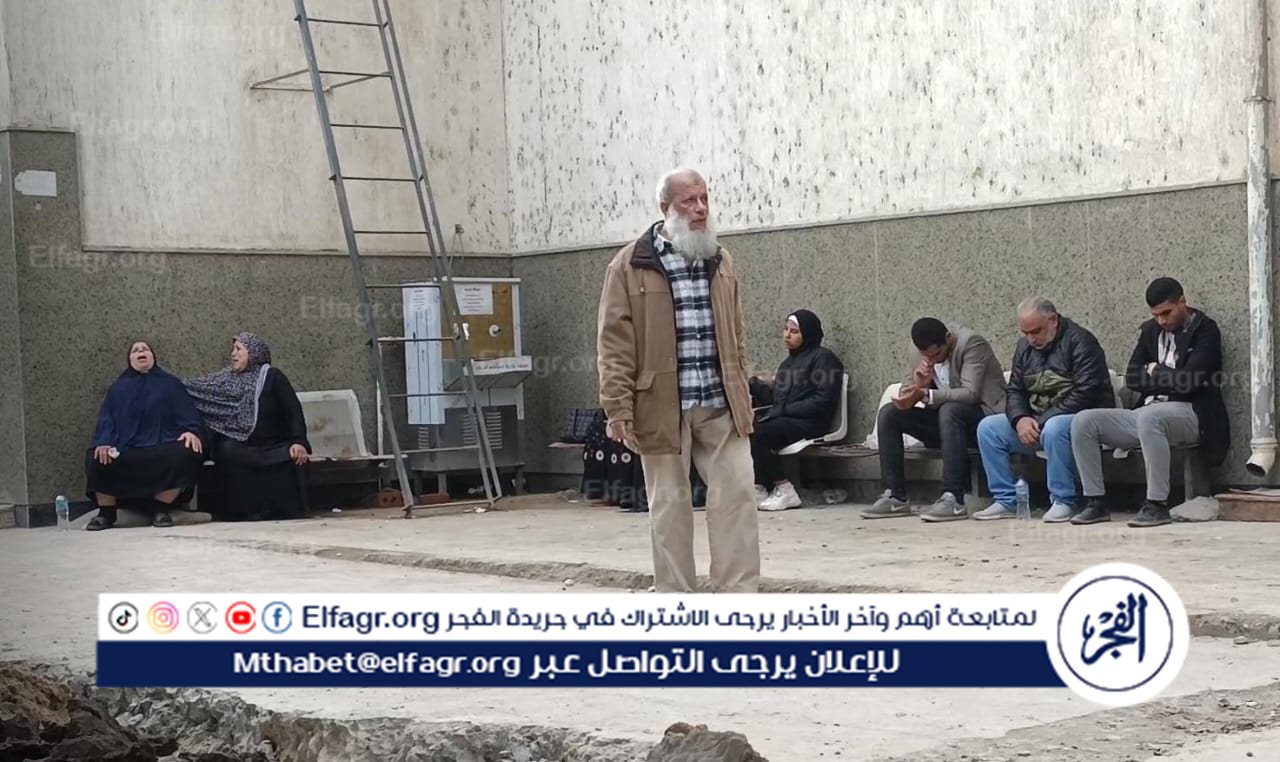 انتظار أسر ضحايا حادث تصادم البحيرة أمام المشرحة 