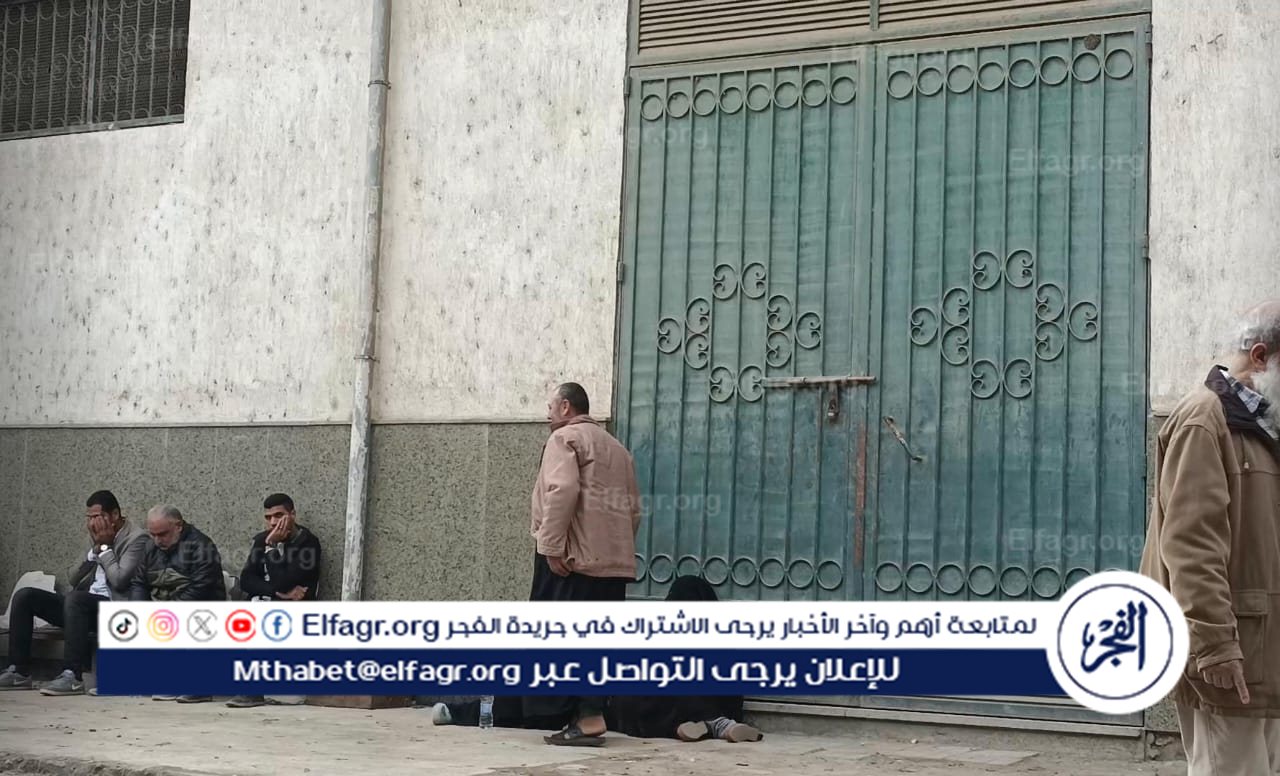 انتظار أسر ضحايا حادث تصادم البحيرة أمام المشرحة 