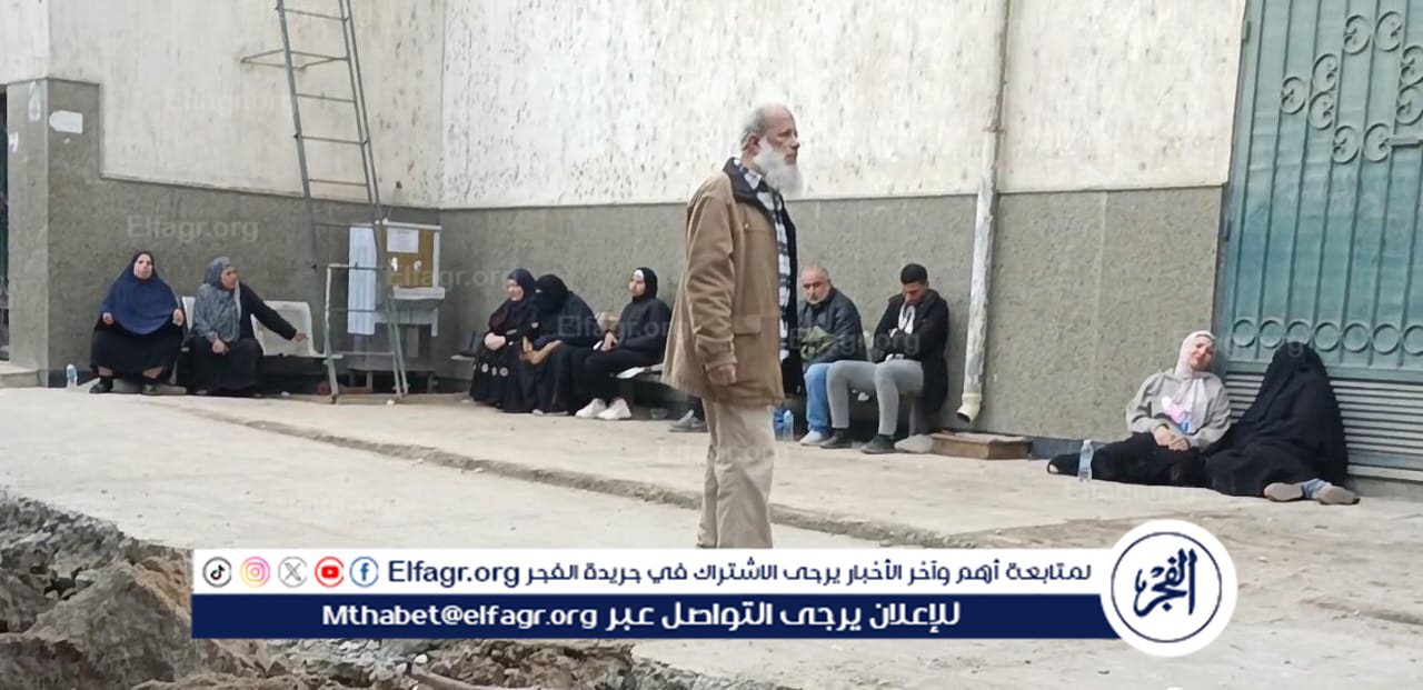 انتظار أسر ضحايا حادث تصادم البحيرة أمام المشرحة 