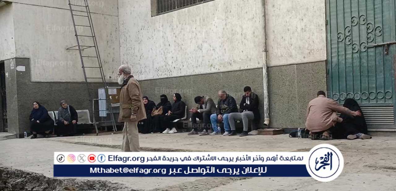 انتظار أسر ضحايا حادث تصادم البحيرة أمام المشرحة 