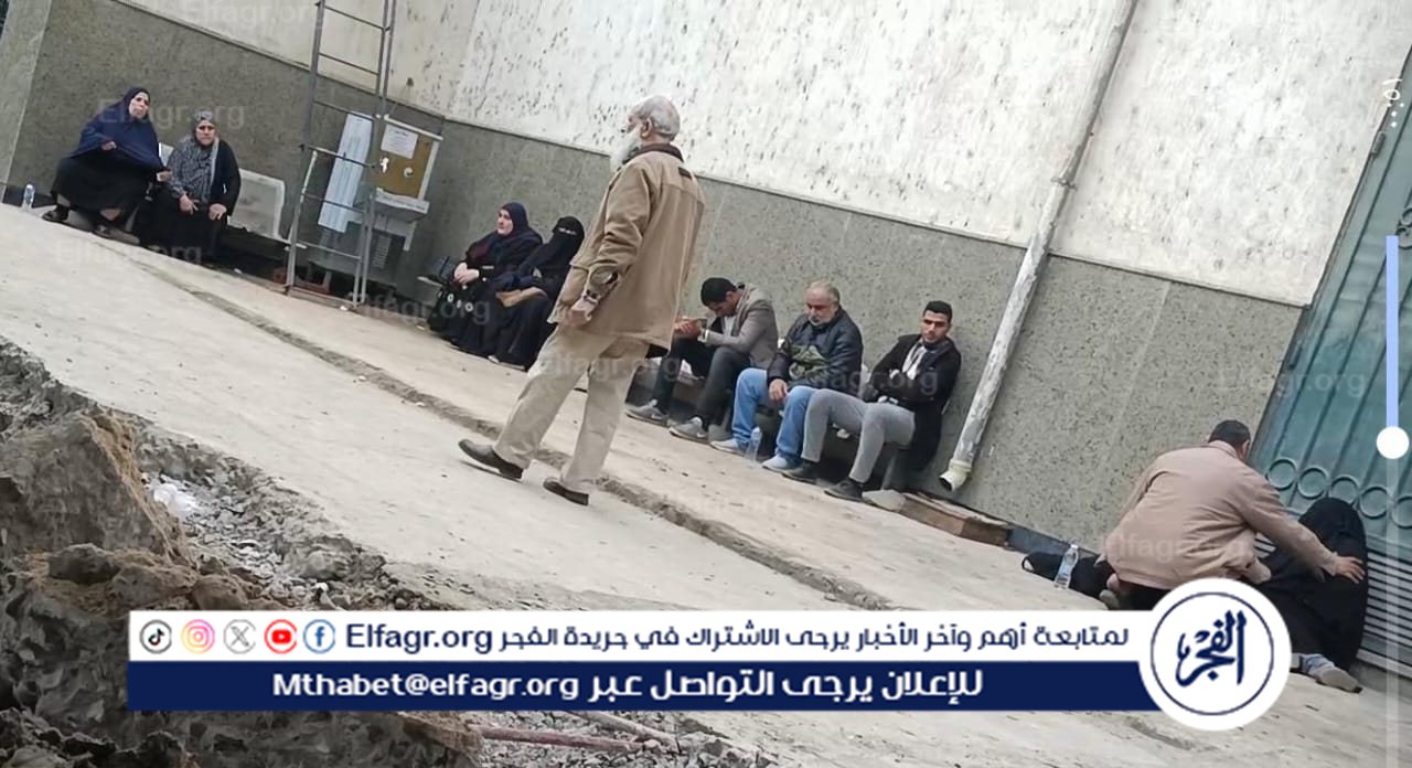 انتظار أسر ضحايا حادث تصادم البحيرة أمام المشرحة 