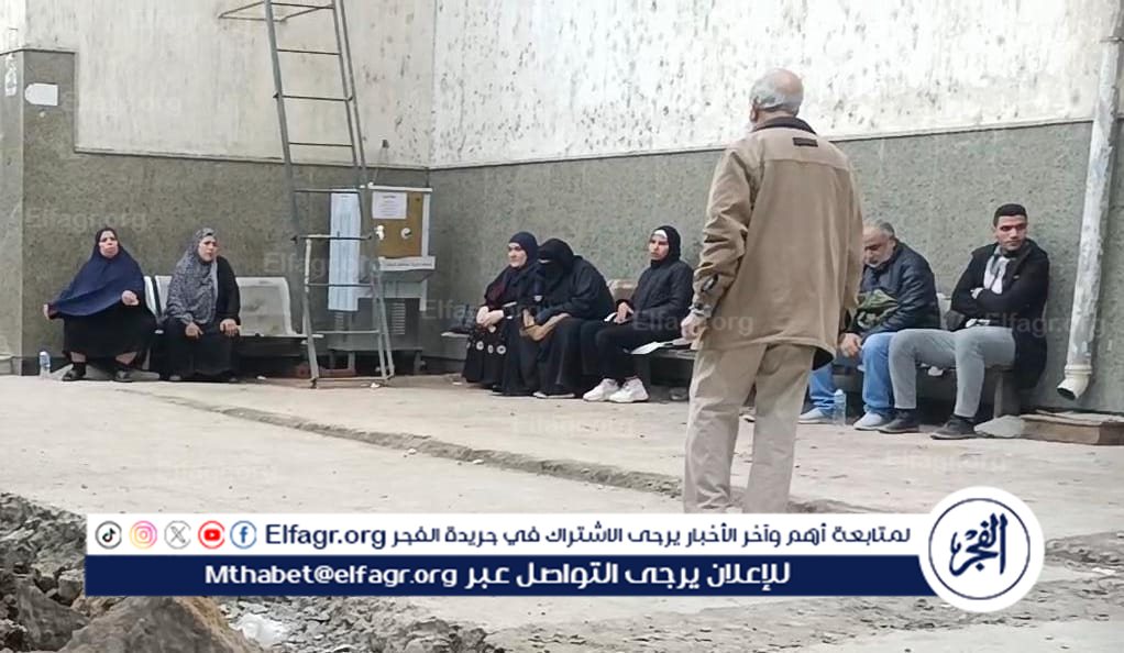 انتظار أسر ضحايا حادث تصادم البحيرة أمام المشرحة 