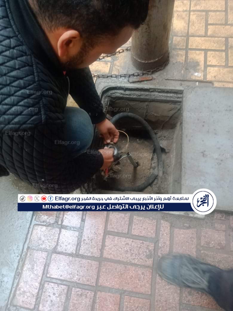 استعدال الأعمدة المائلة وصيانة الإضاءة بشرق الإسكندرية