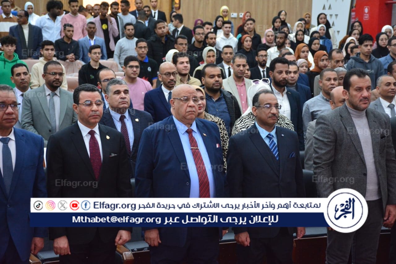 رئيس جامعة الأقصر في جانب من المؤتمر