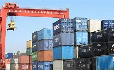 خبير اقتصادي يكشف تأثير الرسوم الجمركية الأمريكية على قرار زيادة أسعار المحروقات في مصر