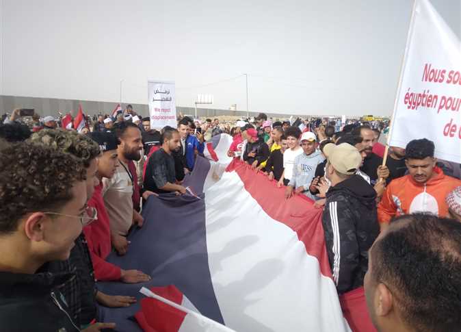 آلاف المصريين يحتشدون في العريش رفضًا لتهجير الفلسطينيين ودعمًا لموقف القيادة السياسية