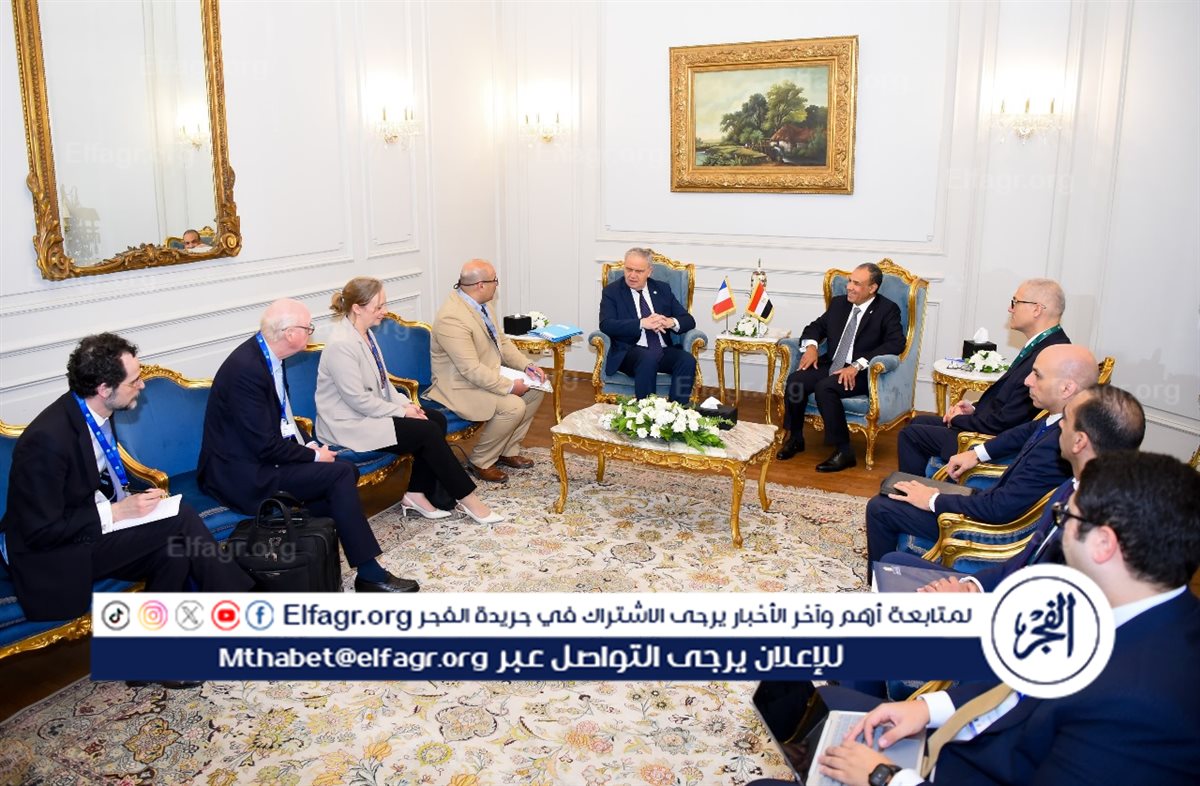وزير الخارجية والهجرة يبحث قضايا الهجرة مع وزير داخلية فرنسا