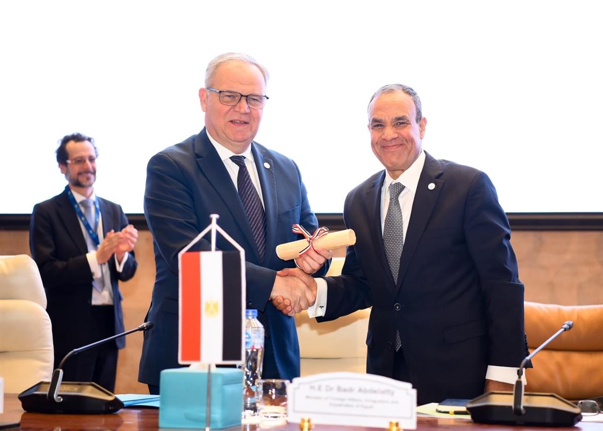 42d6338b-1a09-47da-8254-746d3b871ab7