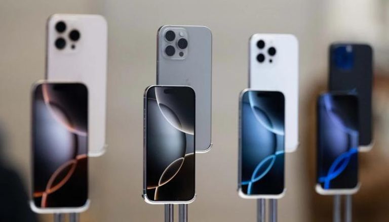 كيف واجهت «آبل» تحديات ترامب الجمركية؟