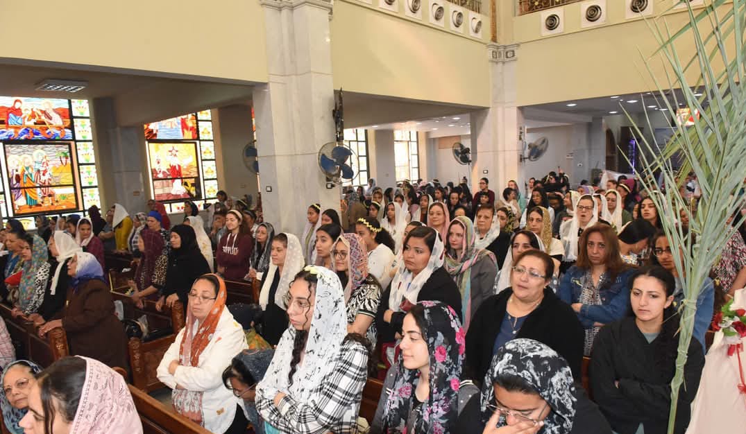 كنائس وأديرة بني سويف تحتفل بأحد الشعانين