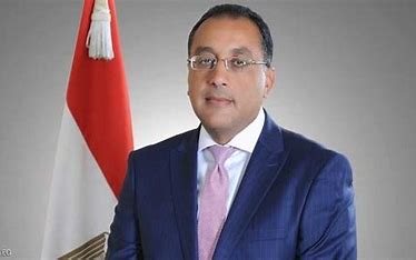 مدبولي يناقش مع مجموعة