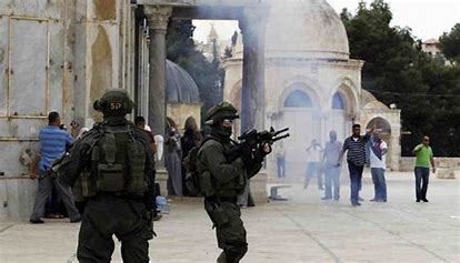 اقتحامات واسعة للمستوطنين بالأقصى وتزايد الاعتقالات والتهجير القسري في الضفة الغربية