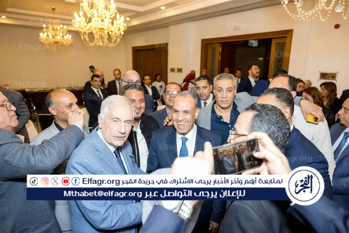 وزير الخارجية يستعرض موقف مصر من التطورات الإقليمية مع الجالية المصرية في تونس