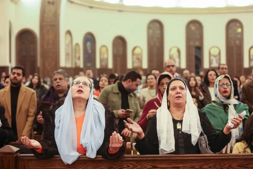 هل يجوز تهنئة المسيحيين