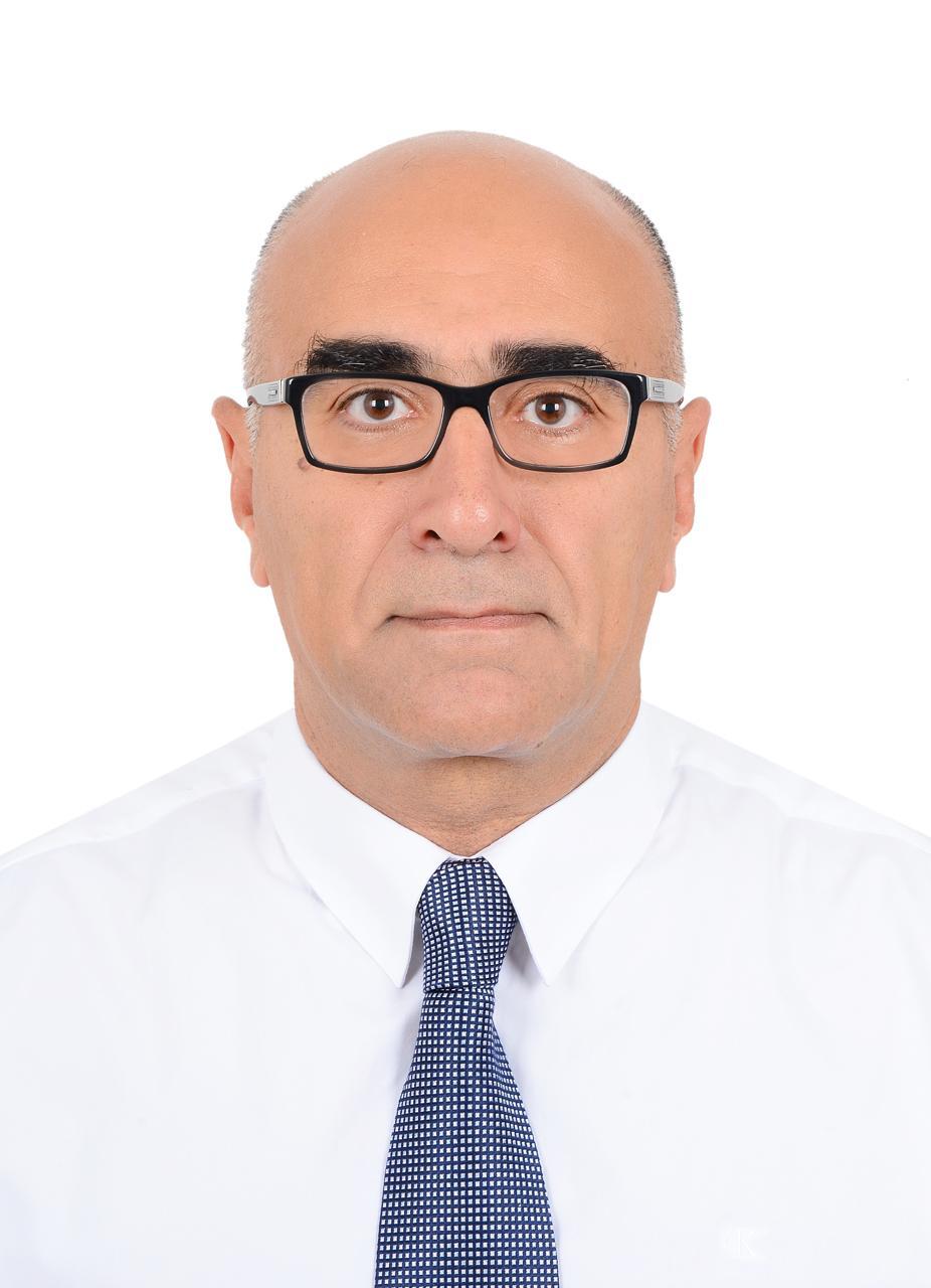 د. حازم بيومي السباعي أستاذ جراحة العظام بكلية طب قصر العيني