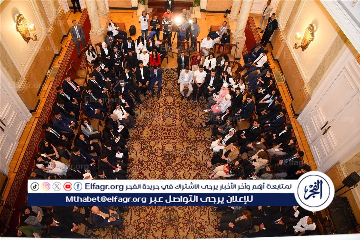 وزير الخارجية يلتقي عدد من طلاب الجامعات المصرية 