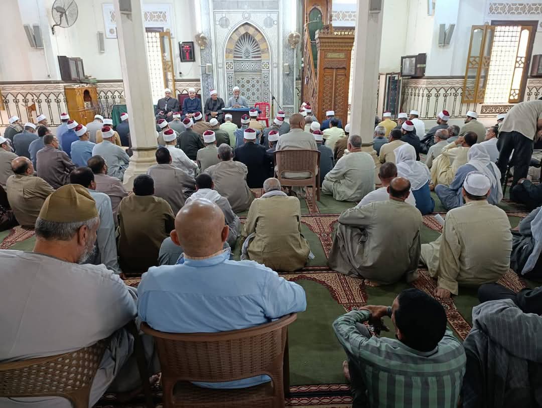 وكيل أوقاف بالفيوم يلتقي أئمة والعاملين بإدارتي بندرأول وثان لمناقشة تطوير العمل الدعوي والإداري