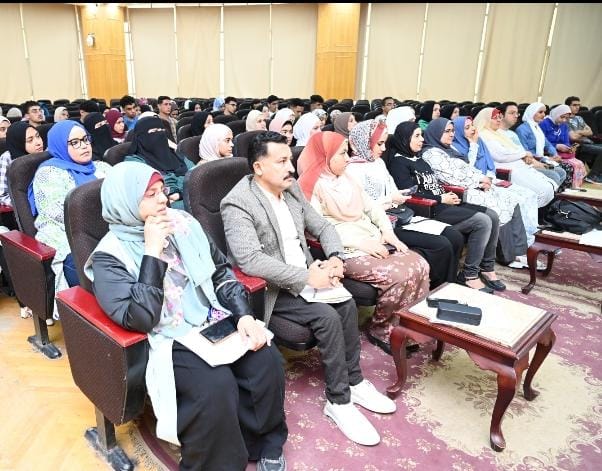جانب من الندوة بجامعة الفيوم 