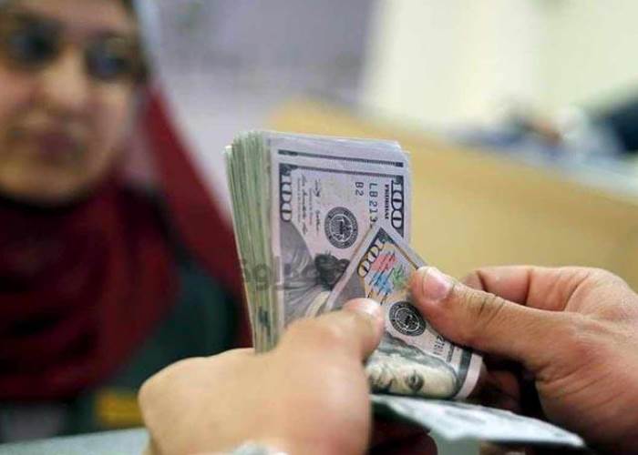 سعر الدولار في البنوك المصرية بمنتصف تعاملات اليوم الاثنين 5 مايو 2025