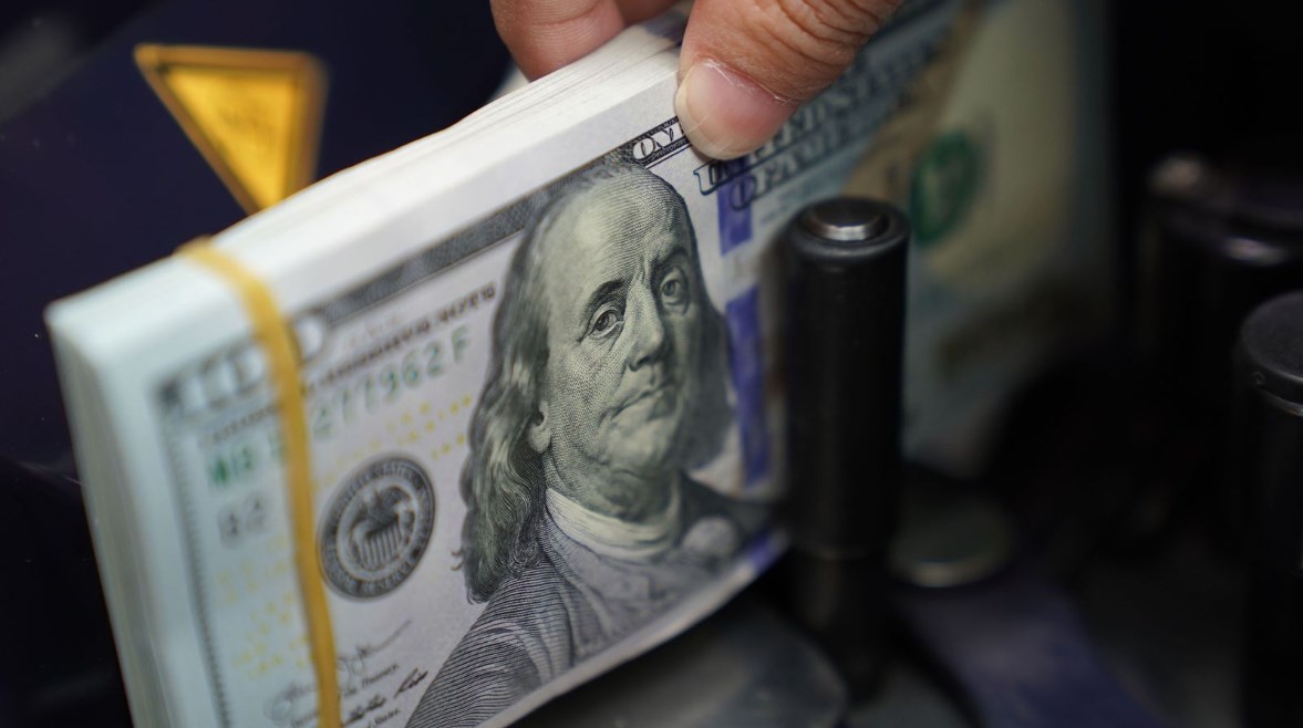 تراجع طفيف في سعر الدولار أمام الجنيه المصري بالبنوك اليوم الخميس 8 مايو 2025