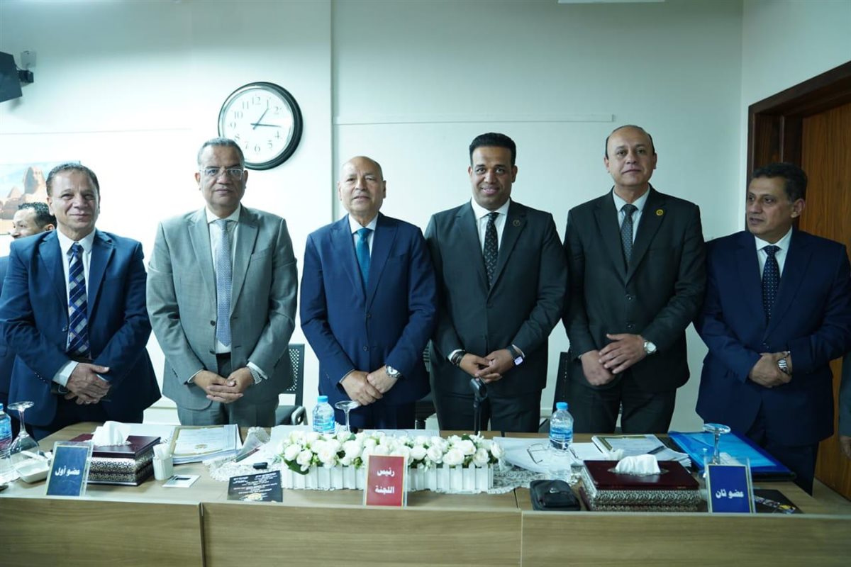 بعد مناقشة الرسالة