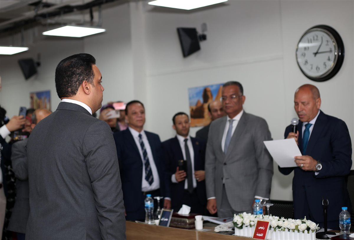 لحظة حصول محمد كمال على الزمالة