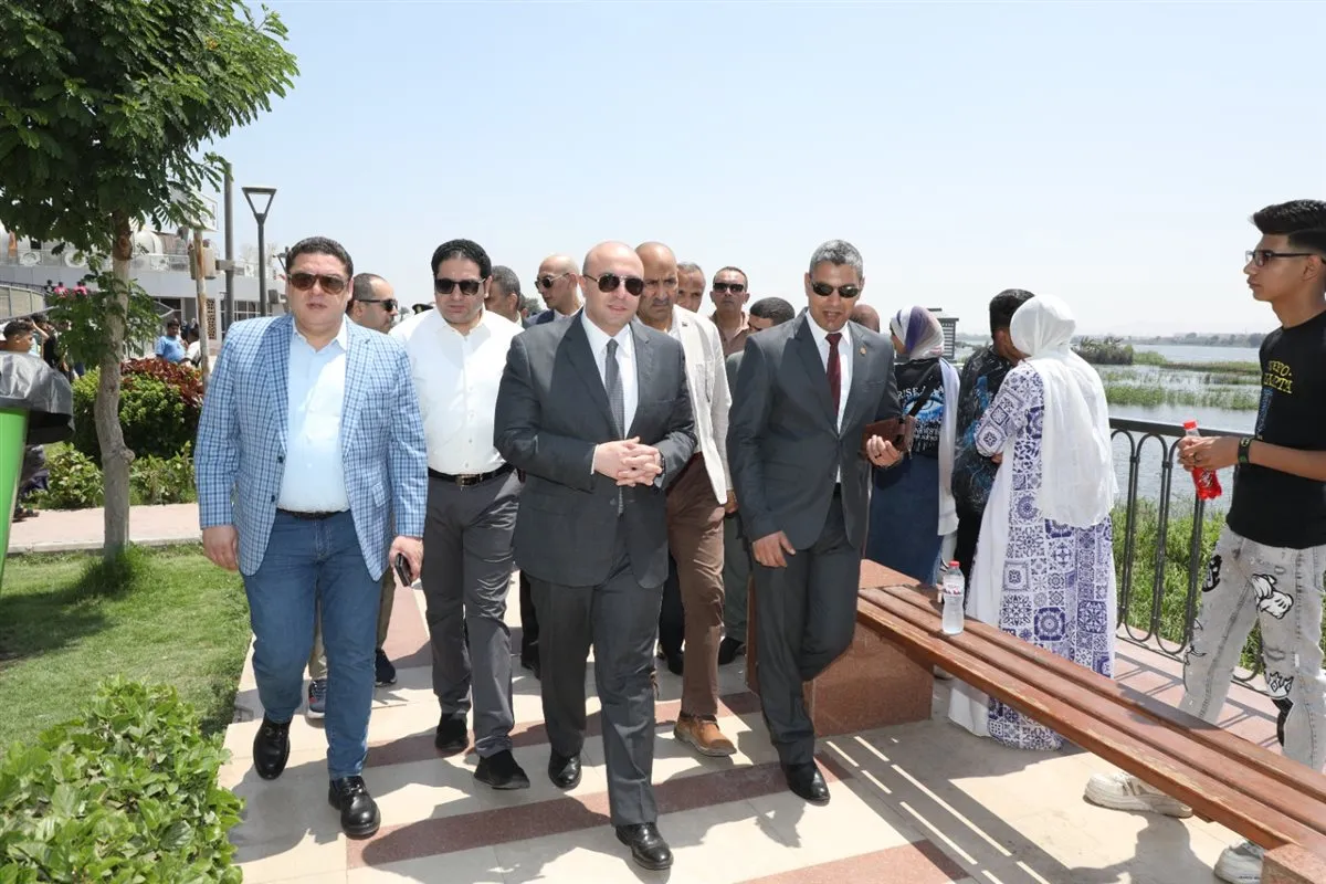 محافظ بني سويف في جولة تفقدية بالممشى السياحي