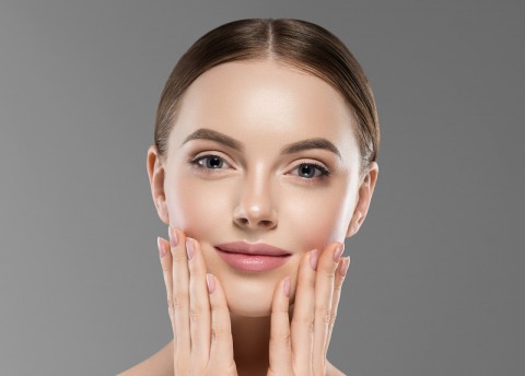 <strong>البشرة في فصل الصيف... بين أشعة الشمس ومخاطر الجفاف، كيف نحميها؟</strong>