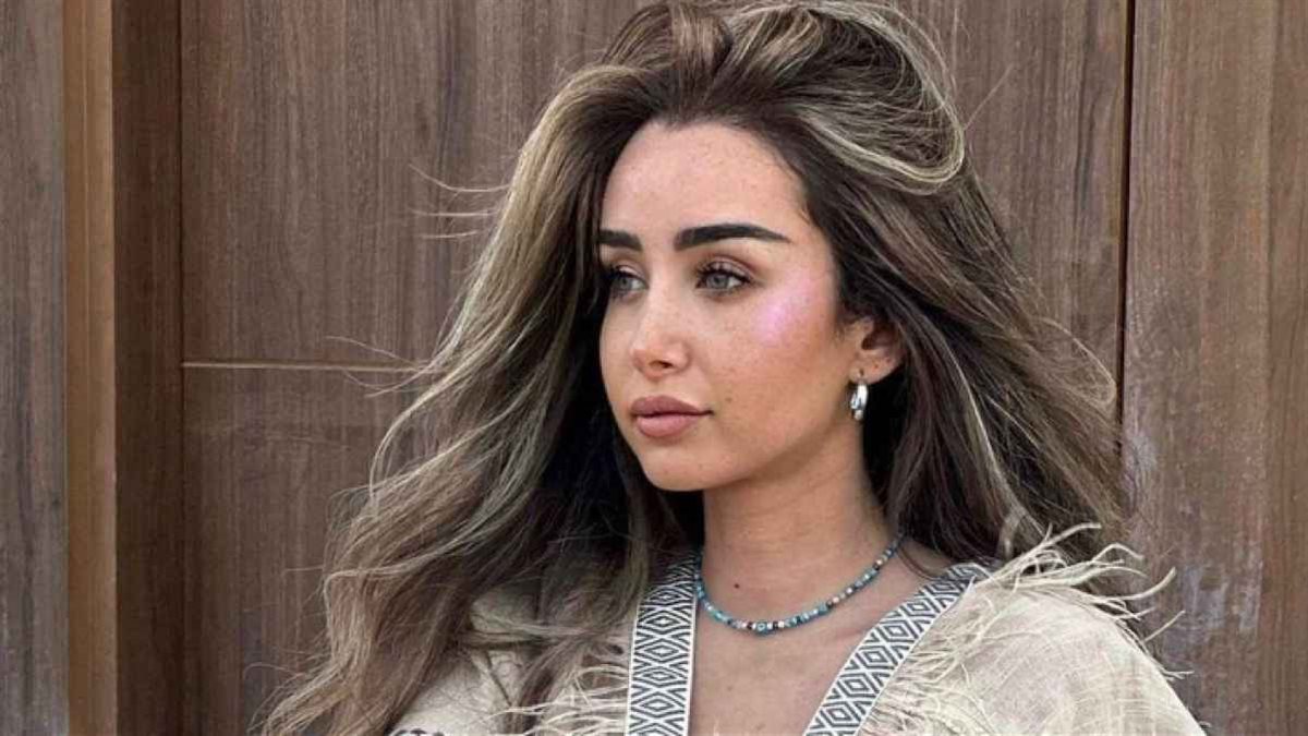 هنا الزاهد تُشعل مواقع التواصل بصورة جديدة مع كرارة وتامر حسني في عمل سينمائي مشترك