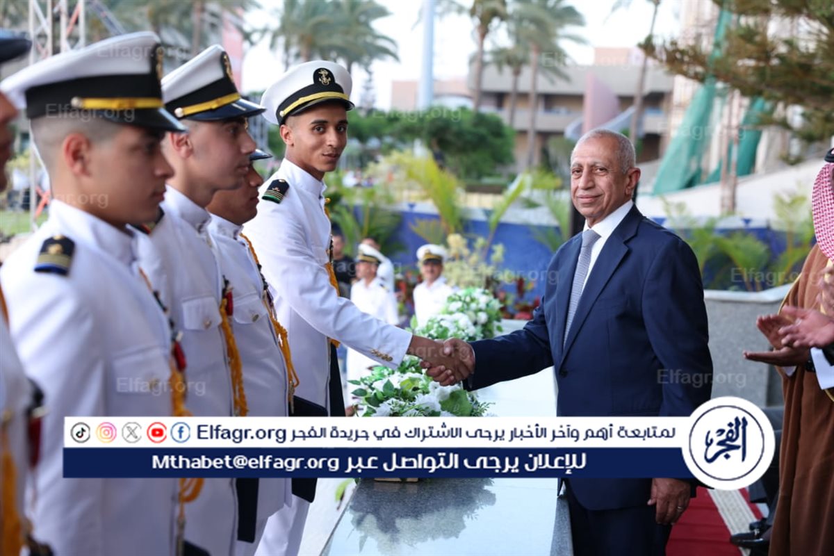 رئيس الأكاديمية برفقة الطلبة