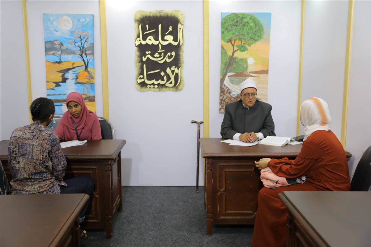 جانب من جناح الأزهر بمعرض الكتاب الدولي في الإسكندرية