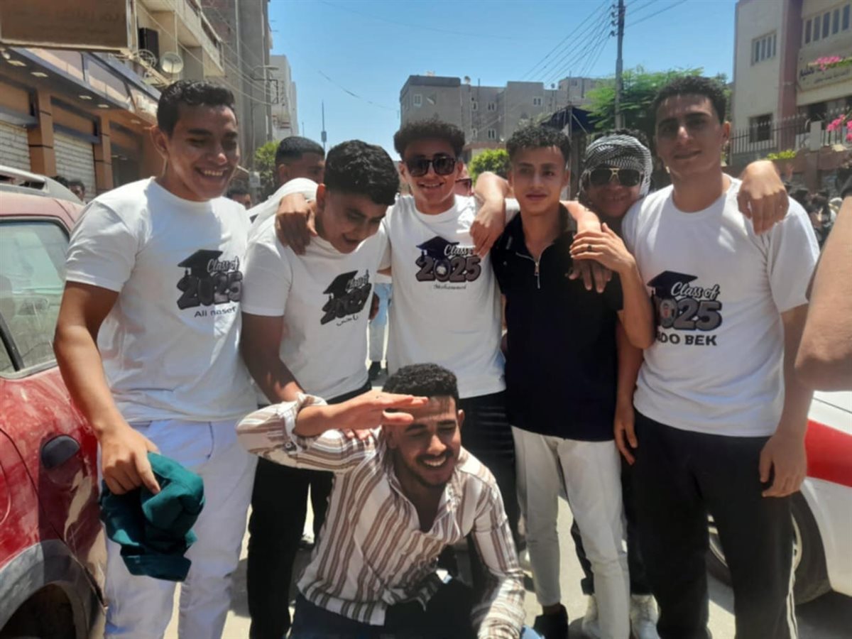 جانب من احتفالات انتهاء امتحانات الثانويه العامه بالمنيا