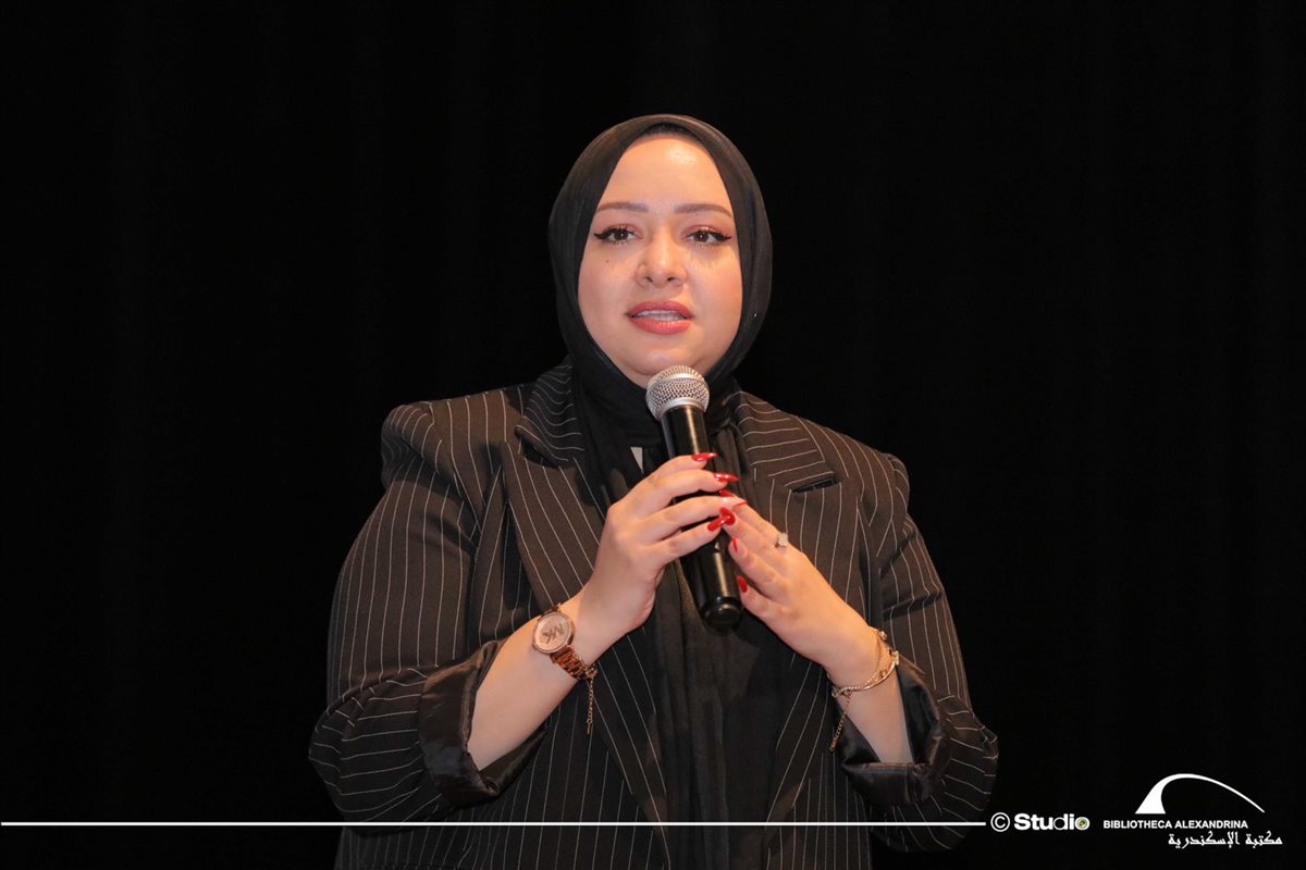 جانب من عايز منحة