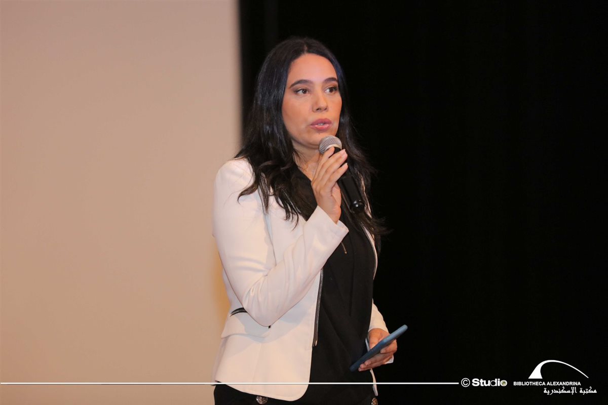 جانب من عايز منحة