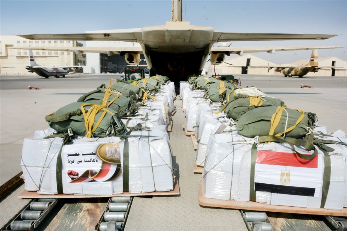 بتوجيهات من الرئيس السيسي.. مصر تواصل الإسقاط الجوي للمساعدات الإنسانية على غزة