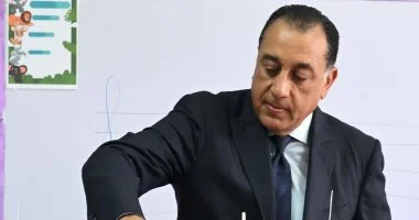 <strong>مدبولي يدلي بصوته في الشيخ زايد ويدعو المصريين للمشاركة</strong>