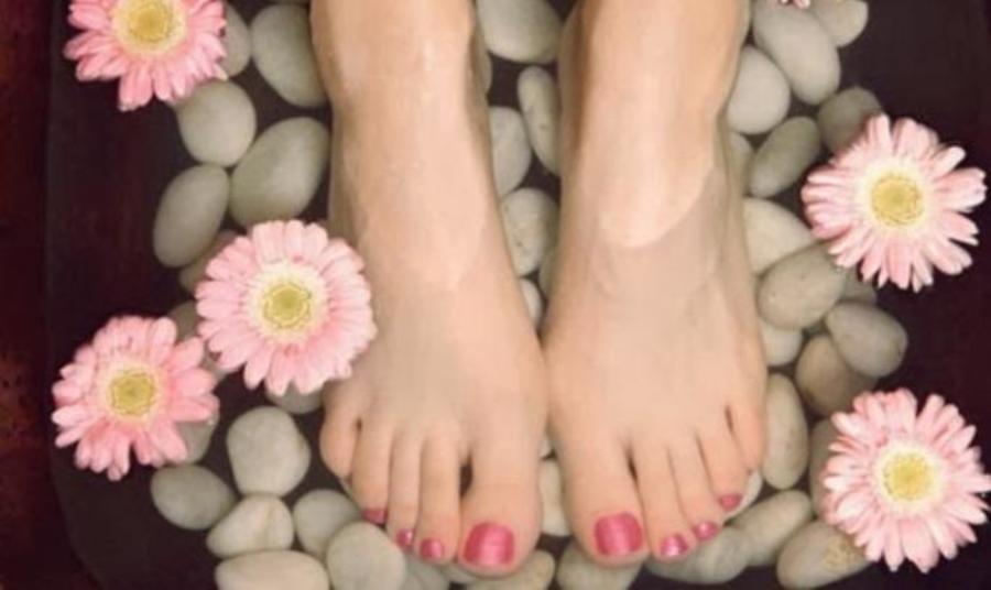 العناية بالقدمين