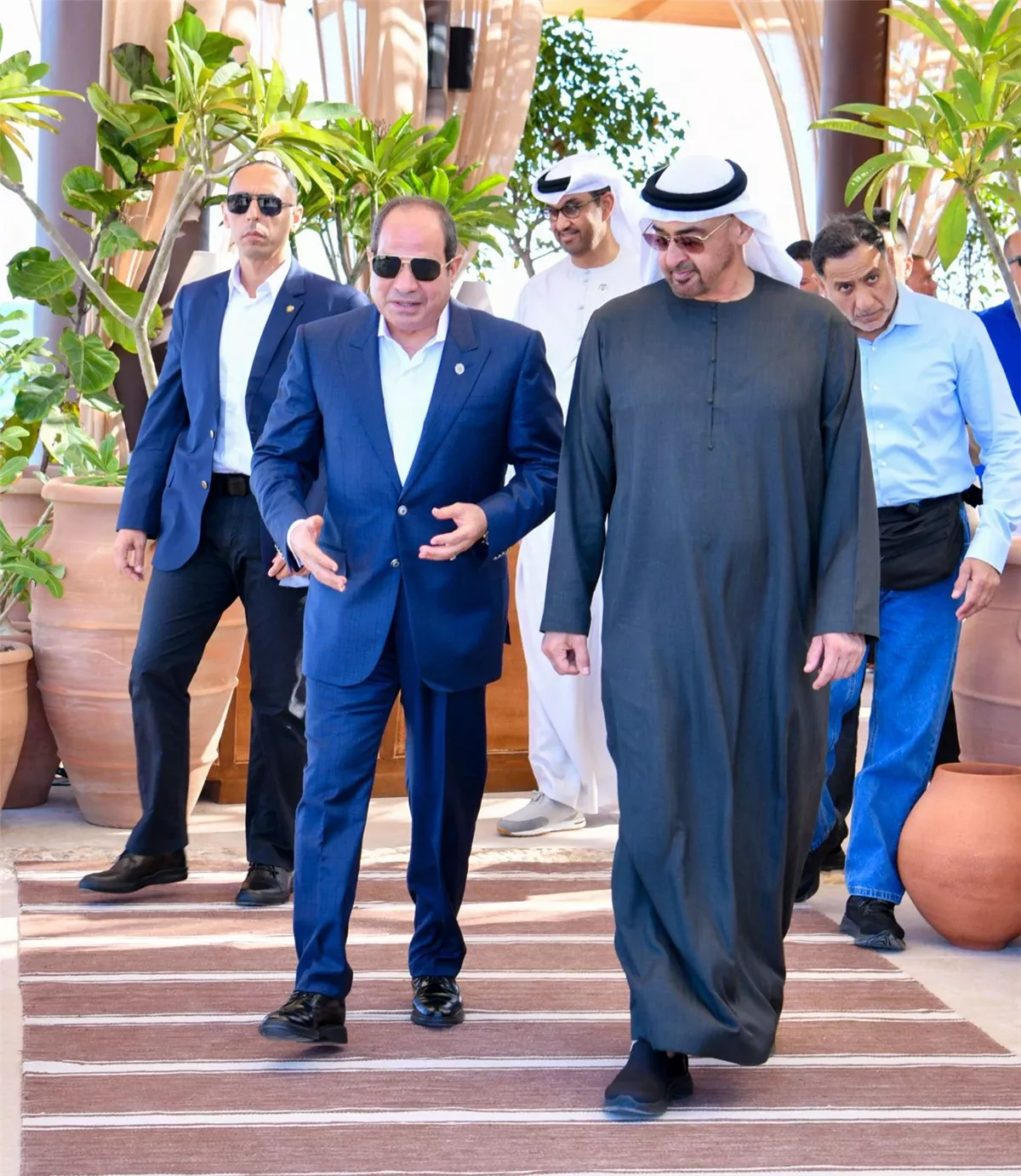 أجواء ودية تجمع الرئيس السيسي والشيخ محمد بن زايد على مائدة إفطار بمدينة العلمين