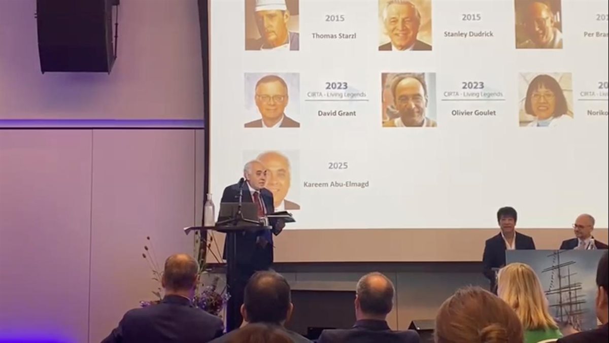 تكريم عالمي للبروفيسور كريم أبو المجد رائد زراعة الأمعاء ومؤسس قسم الجهاز الهضمي بمستشفى الناس