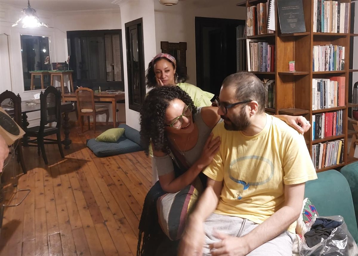 داخل منزله.. أول صور لـ علاء عبد الفتاح بعد العفو الرئاسي